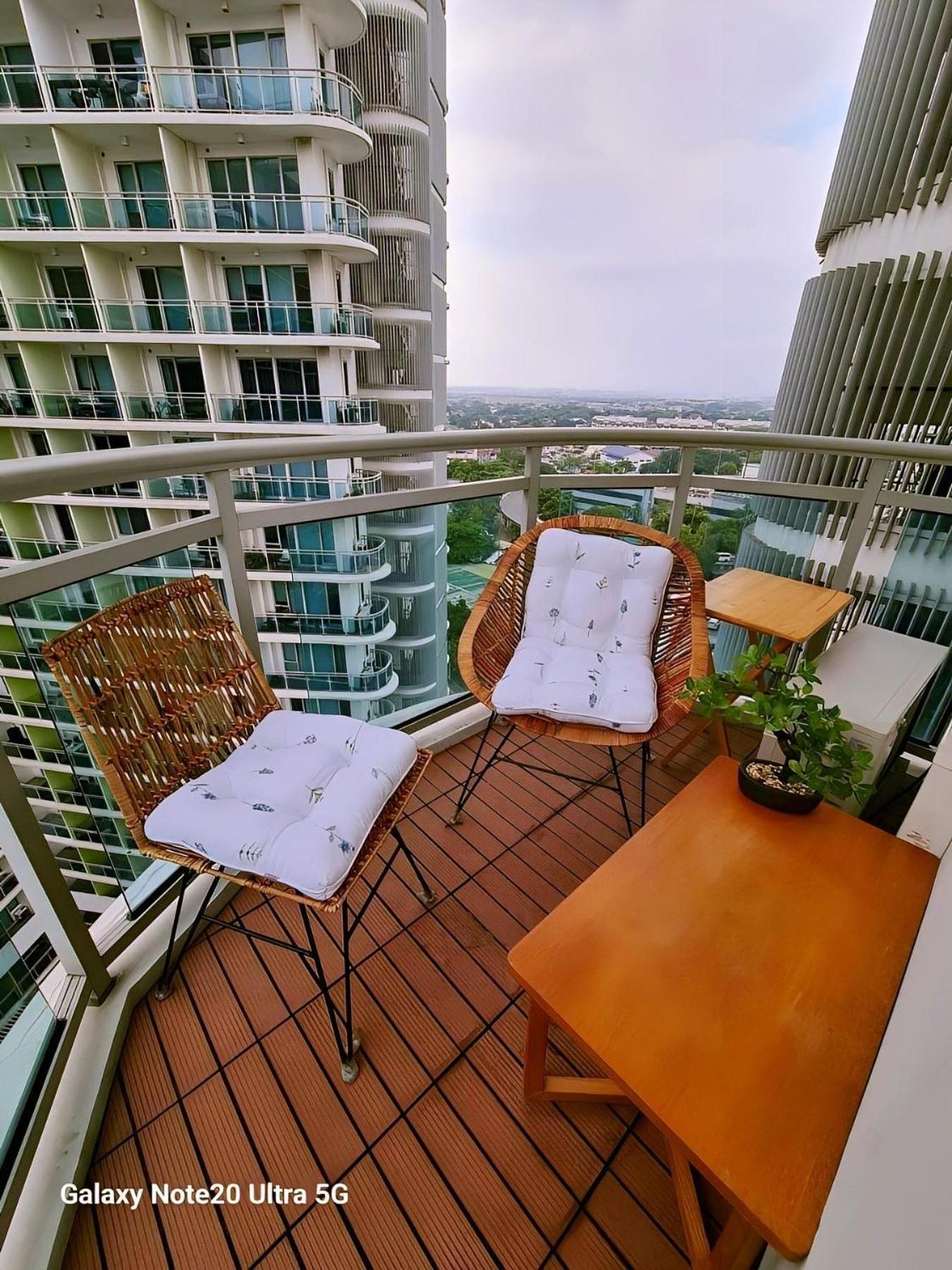 Manila Urban Resort At Azure Zewnętrze zdjęcie