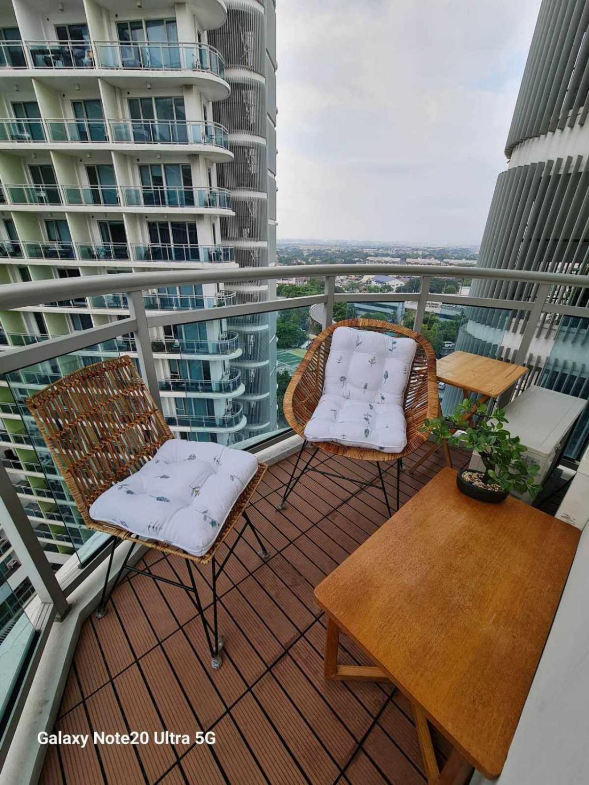 Manila Urban Resort At Azure Zewnętrze zdjęcie